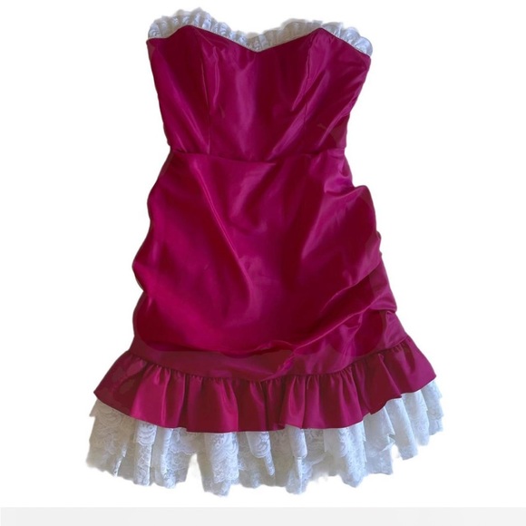 Hot pink 80s dress
So adorable and has the cutest details in great condition! - Picture 1 of 5